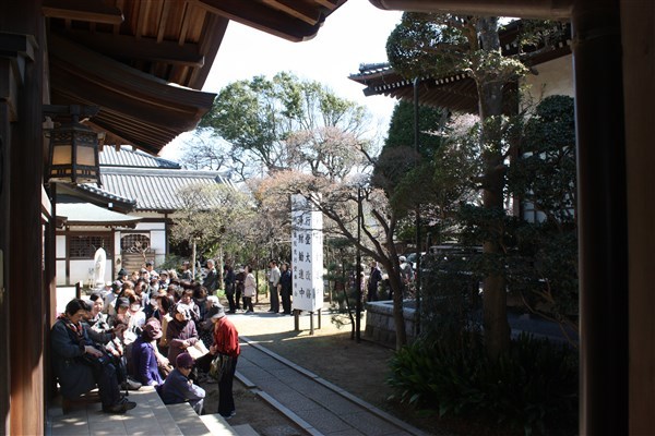 開場前の行列