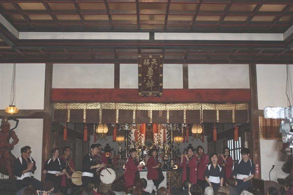 三味線チームも踊りに加わります