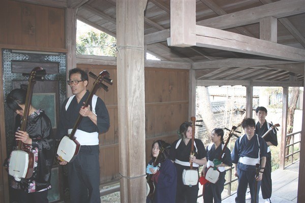 次は三味線チームの出番です