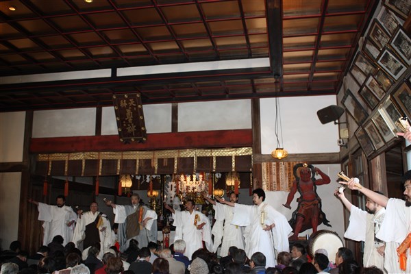 荒行僧の皆さんによるご祈祷