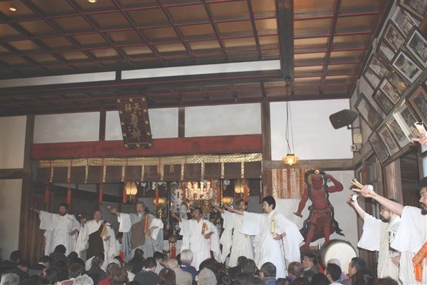 荒行僧の皆さんによるご祈祷