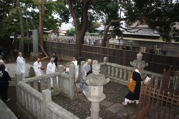 日久上人廟へ向かう