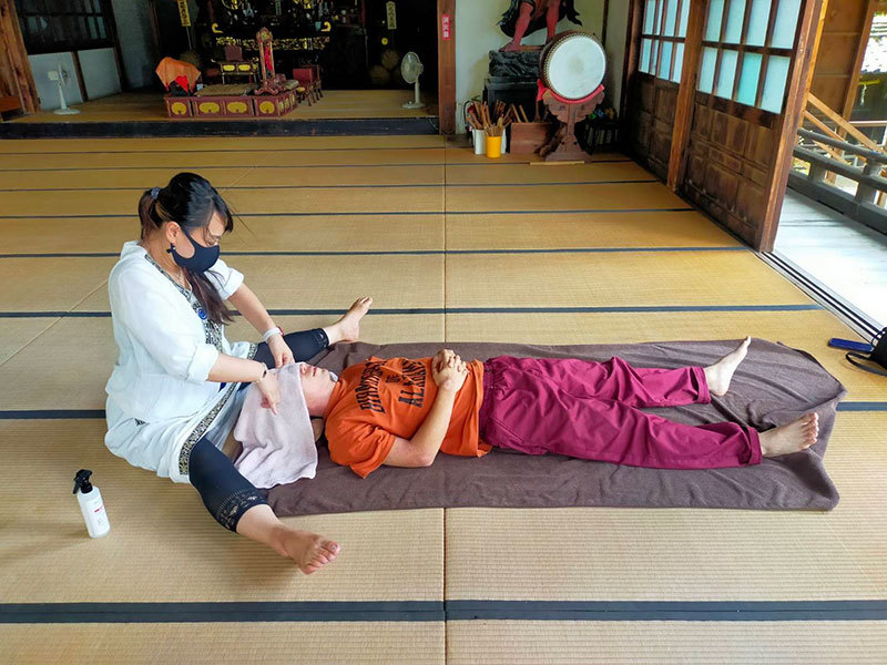夏休み、お寺へGO!の様子