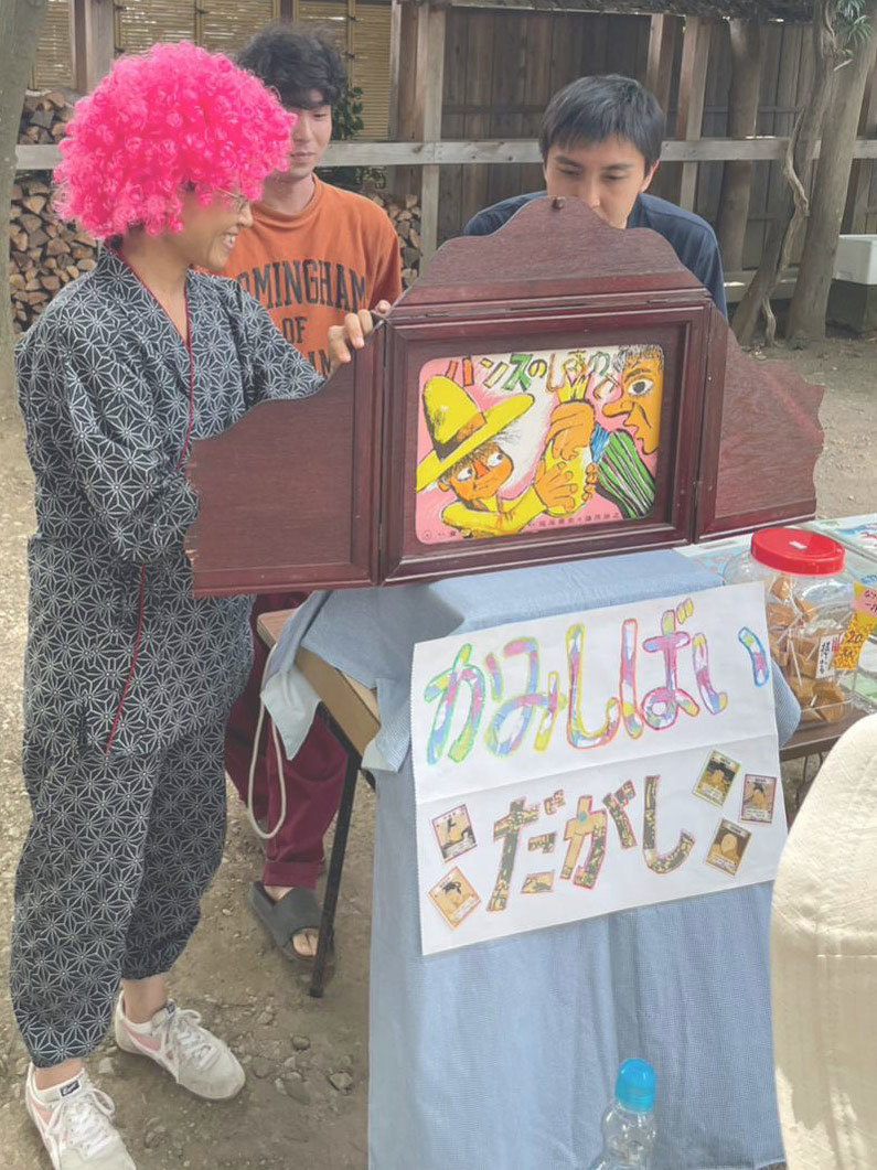夏休み、お寺へGO!の様子