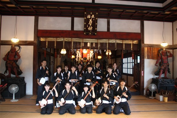 表堂で記念撮影