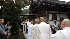 瑞門へ入る