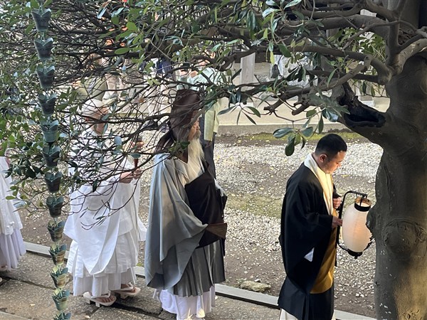 日久上人廟へ向かう