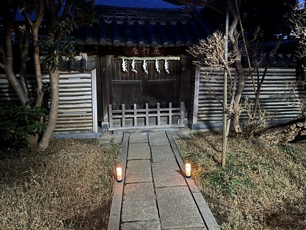 瑞門は閉じられたまま