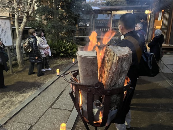 かがり火が焚かれました