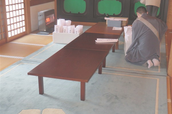 特別祈祷のお札が配られました